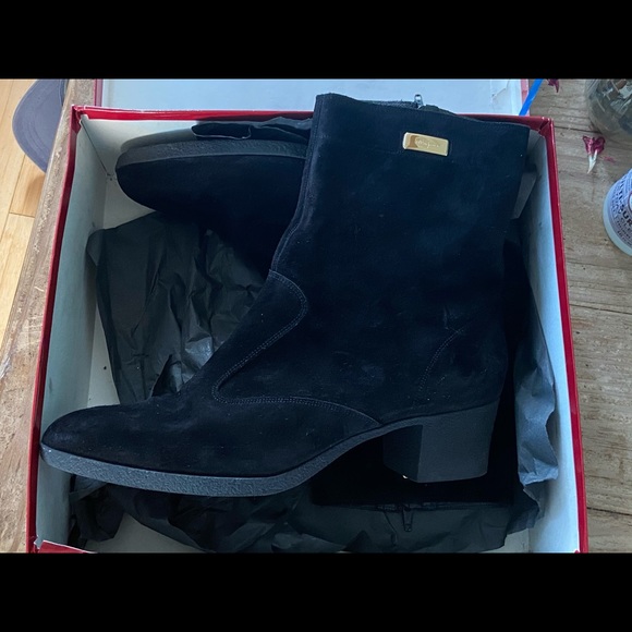 Salvatore Ferragamo black suede boots - Picture 4 of 5